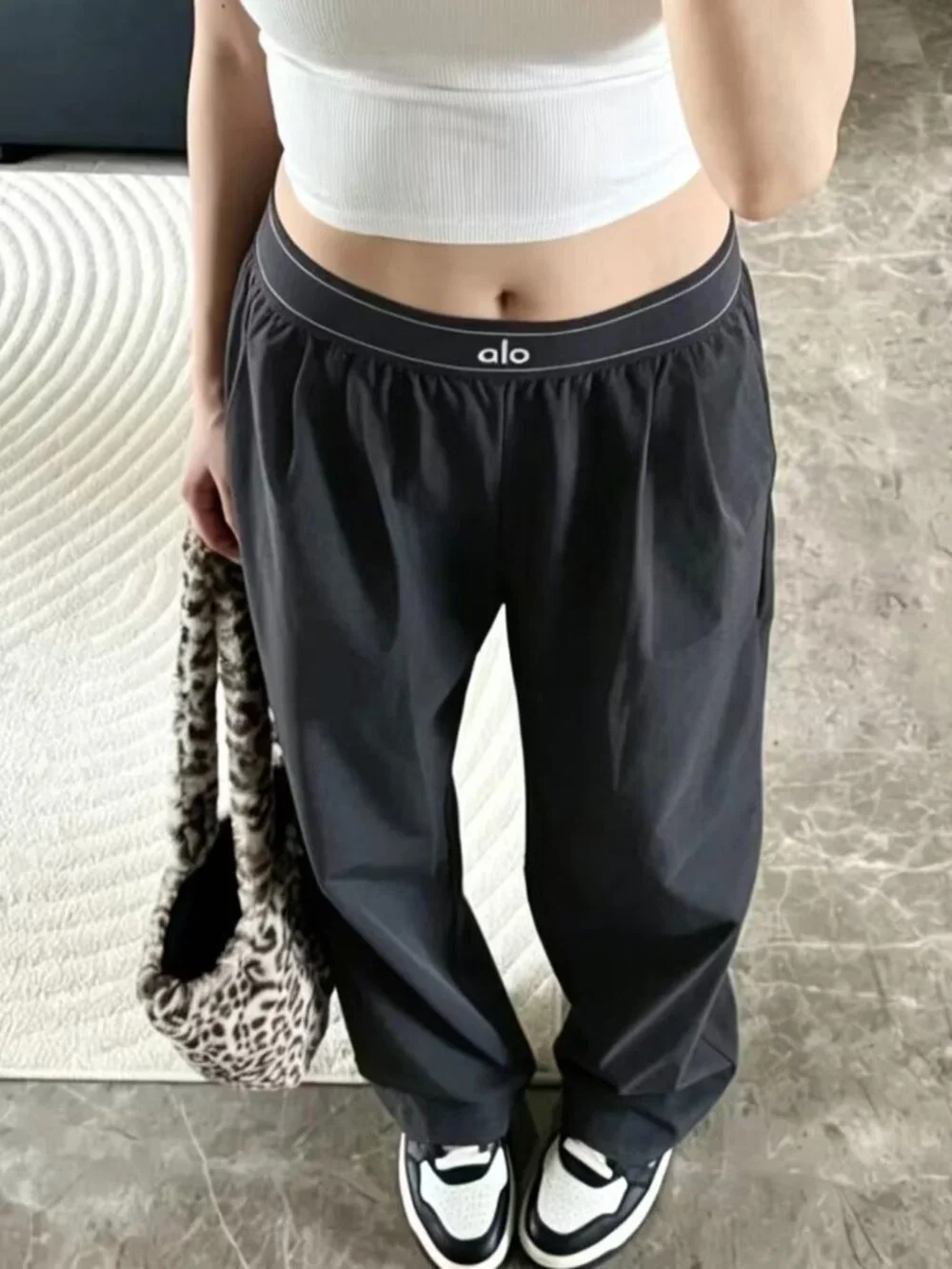 ALO Yoga alo dark